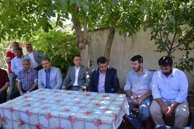 Bakan Tüfenkci demokrasi şehitlerinin ailelerini ziyaret etti