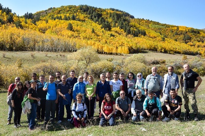 Gümüşhaneli dağcılardan Güzyurdu köyüne ‘güz’ yürüyüşü