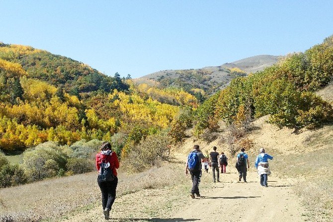 Gümüşhaneli dağcılardan Güzyurdu köyüne ‘güz’ yürüyüşü
