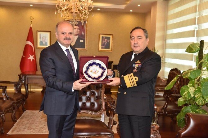 Güney Deniz Saha Komutanı Koramiral Uşaklıoğlu, Vali Çakacak ile bir araya geldi