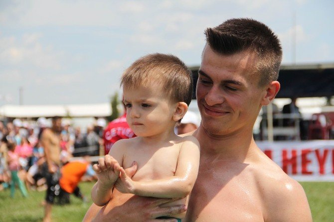 91.’si Düzenlenen Kavasoğlu Ve Şamdancıbaşı İbrahim Yağlı Güreşleri Başladı