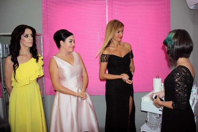 Tuğba Özay’dan Adana’da güzellik merkezi açılışına katıldı