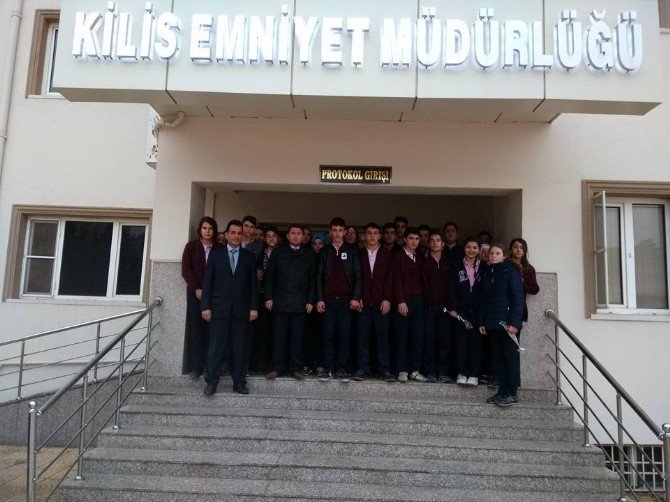 Liseli öğrencilerden örnek davranış