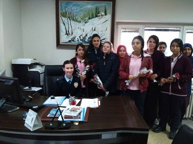 Liseli öğrencilerden örnek davranış