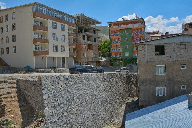 Hakkari Belediyesi Dört Koldan Çalışıyor