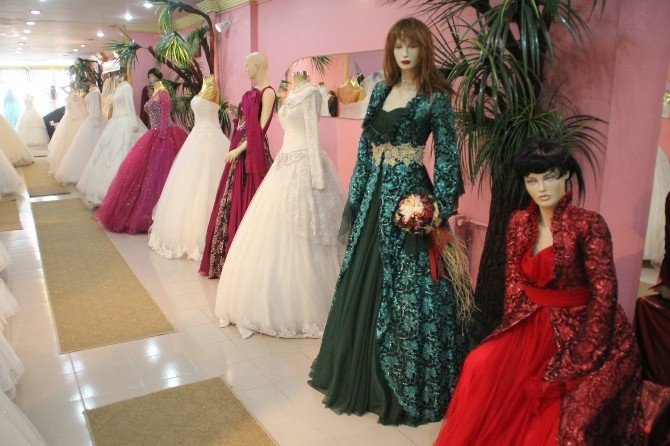 Hakkari’nin yöresel kıyafeti gelinlik oldu