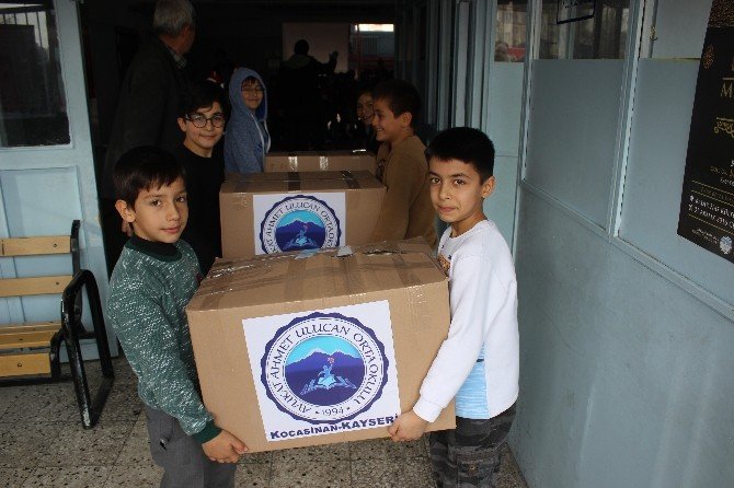 Okul harçlıklarını Halep’e gönderdiler