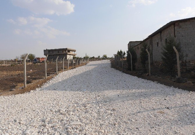 Haliliye Belediyesi kırsal mahallelerde yolları tamamlıyor