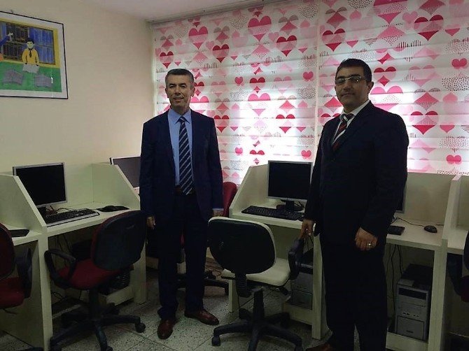 Kaymakam Ali Sırmalı İlçe Halk Kütüphanesini ziyaret etti