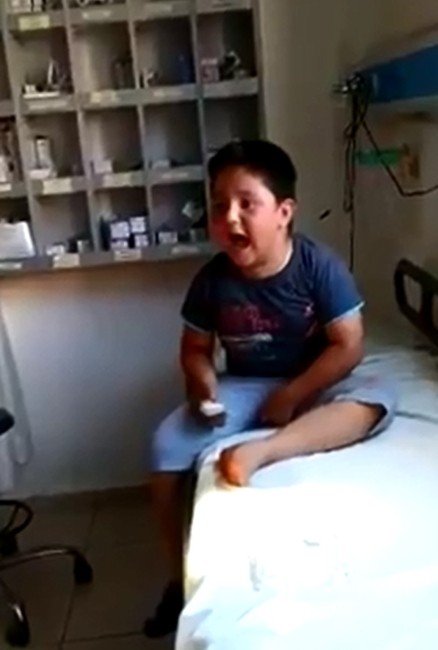 İğneden Korkan Çocuk Sosyal Medyada Fenomen Oldu