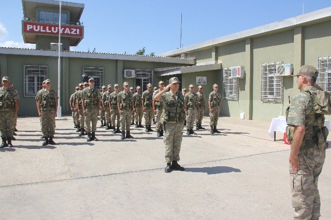 Sınır karakolunda bayramlaşma