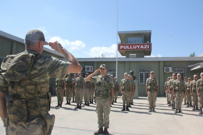 Sınır karakolunda bayramlaşma