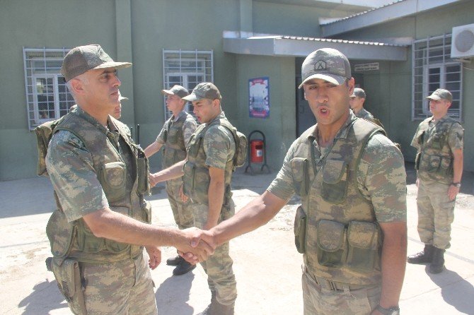 Sınır karakolunda bayramlaşma