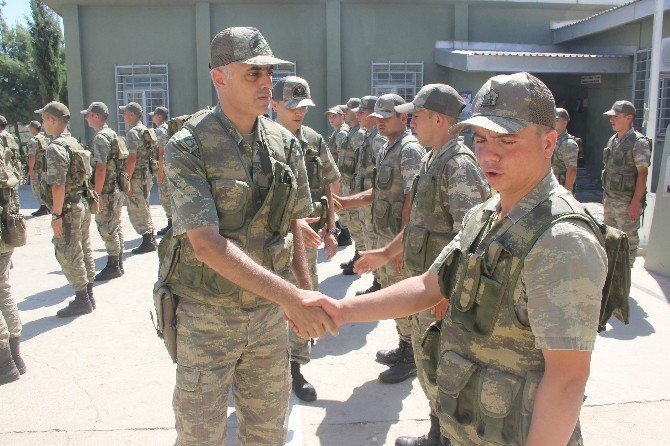 Sınır karakolunda bayramlaşma