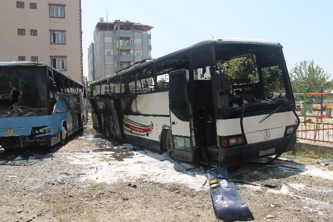 Dörtyol’da park halindeki 2 otobüs yandı