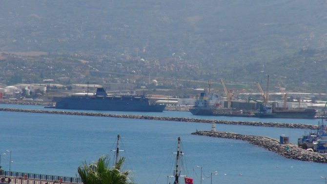 Deniz Kuvvetleri'ne ait askeri gemi İskenderun Limanı'nda