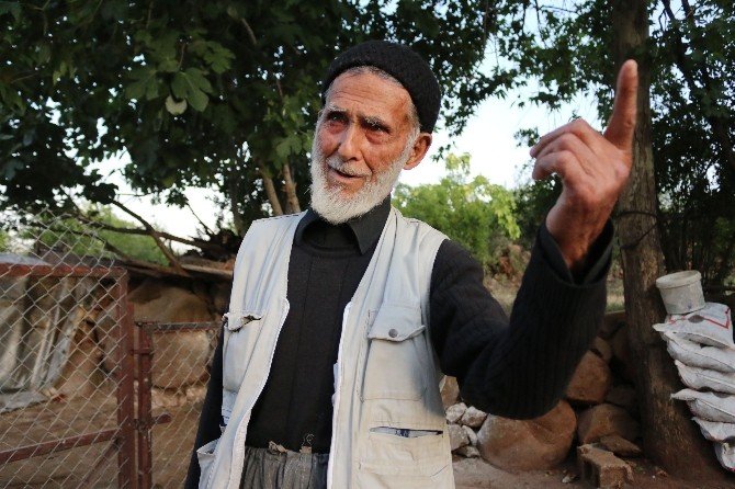 51 Yıllık Eşini Kaybeden Mustafa Dede Mecnuna Döndü