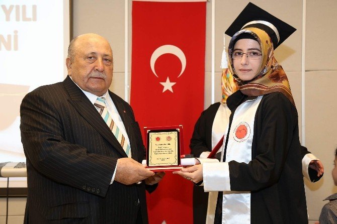 Bozok Üniversitesi Bilal Şahin İlahiyat Fakültesi İlk Mezunlarını Verdi