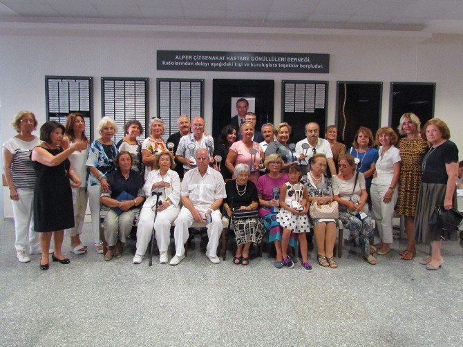 Gönüllülere vefa plaketi