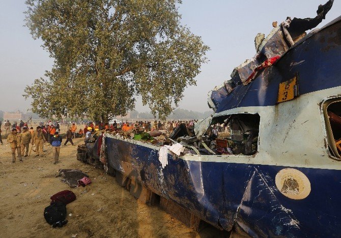 Hindistan’daki tren faciasında ölü sayısı 142’ye yükseldi
