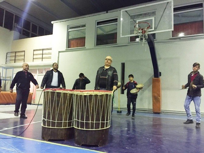 Hisarcık Anadolu İmam Hatip Lisesi’nin Mehter Takımı, Cumhuriyet Bayramı’na hazırlanıyor