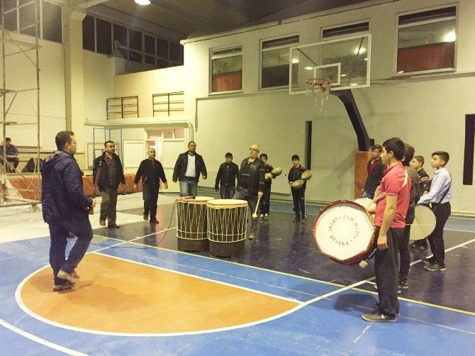 Hisarcık Anadolu İmam Hatip Lisesi’nin Mehter Takımı, Cumhuriyet Bayramı’na hazırlanıyor