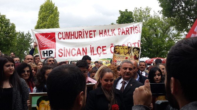 Deniz Gezmiş Ve Arkadaşları Karşıyaka Mezarlığı’nda Anıldı