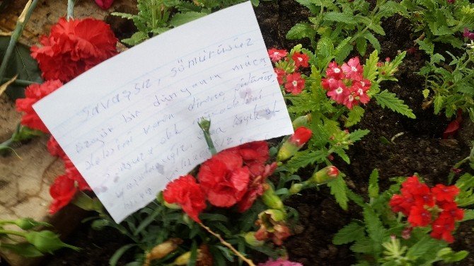 Deniz Gezmiş Ve Arkadaşları Karşıyaka Mezarlığı’nda Anıldı