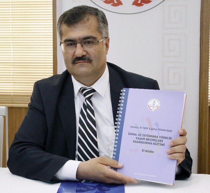 Antalya Milli Eğitim Müdürlüğü’nden "İhmal Ve İstismara Yönelik Yaşam Becerisi Kazandırma" Kitabı
