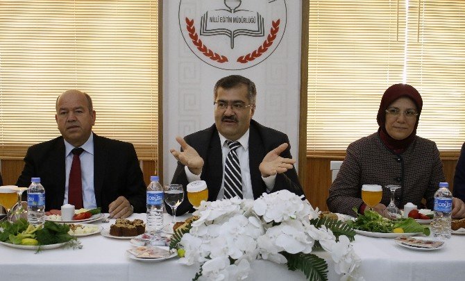 Antalya Milli Eğitim Müdürlüğü’nden "İhmal Ve İstismara Yönelik Yaşam Becerisi Kazandırma" Kitabı