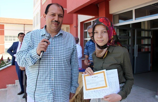 Kütahya Şule Mete Tetik İmam Hatip Ortaokulu İlk Mezunlarını Verdi