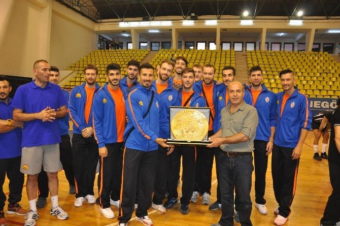 Mobilya Kupasının Şampiyonu Fenerbahçe