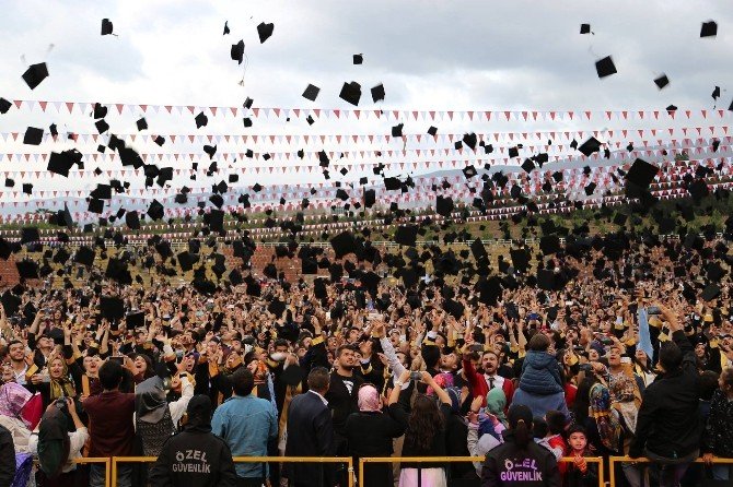 İnönü Üniversitesi Bu Yıl 8 Bin 100 Mezun Verdi