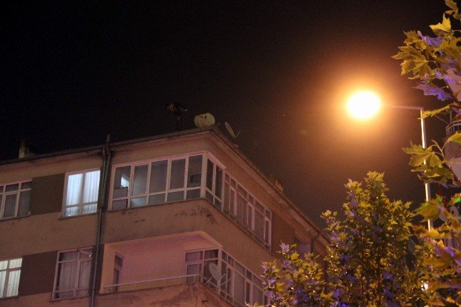Bina çatısına çıkarak intihar etmek istedi