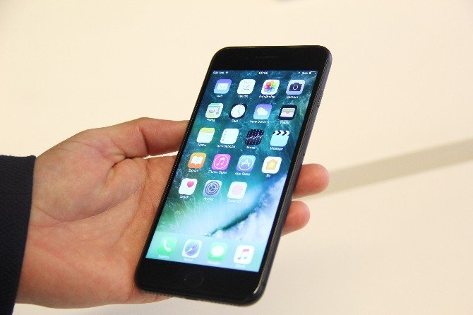 Gece yarısı İphone 7 kuyruğu