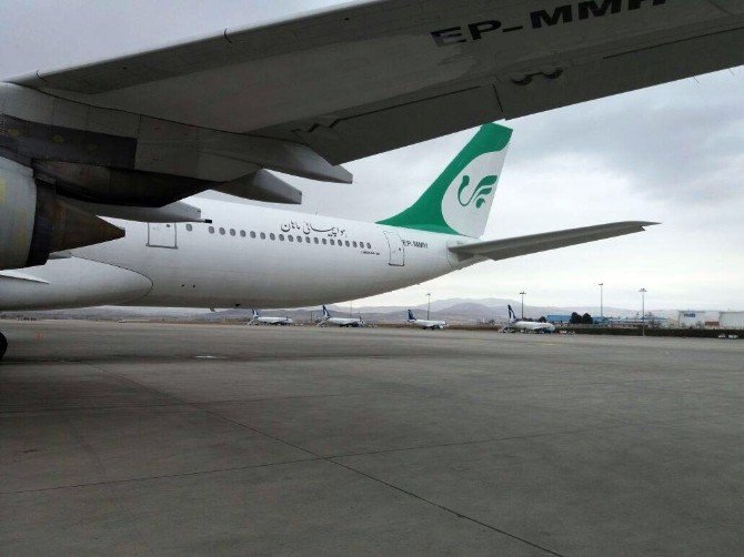 İran uçağı Esenboğa’da körüğe çarptı