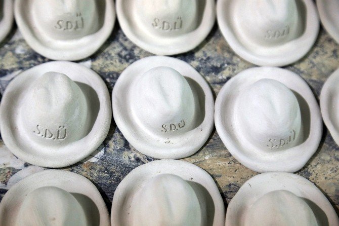 Demirel’in Fötr Şapkası Da Anıtlaştı