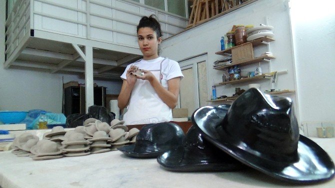 Demirel’in Fötr Şapkası Da Anıtlaştı