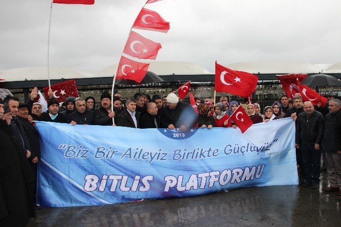 Bitlisliler Şehitler Tepesi’nde terörü lanetledi