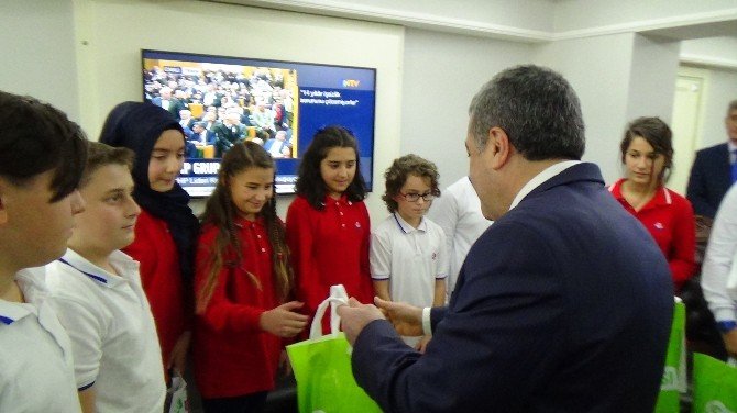 Öğrencilerden İstanbul Emniyet Müdürü Çalışkan’a anlamlı ziyaret