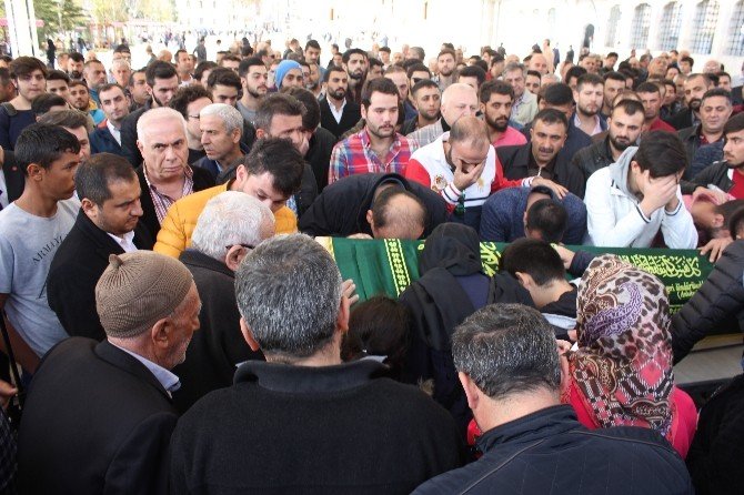 Tarihi Eminönü Balıkçısı’nın sahibi için Fatih Camii’nde cenaze töreni düzenlendi