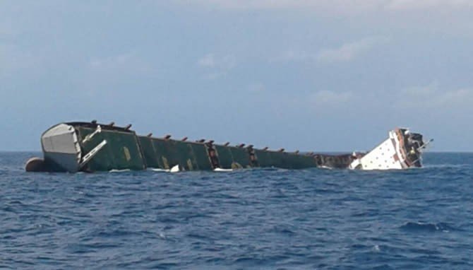 İstanbul merkezli şirketin kuru yük gemisi Sicilya Adası’nda battı