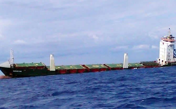 İstanbul merkezli şirketin kuru yük gemisi Sicilya Adası’nda battı