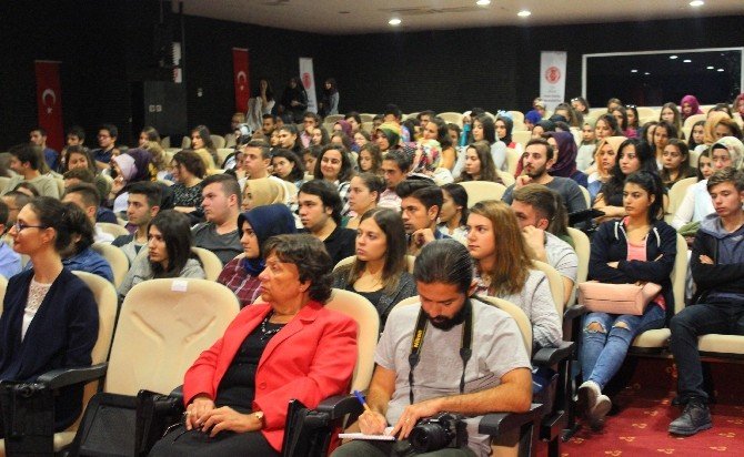 İstanbul Yeni Yüzyıl Üniversitesine kayıt yaptıran öğrencilere İş Sağlığı Ve Güvenliği Eğitimi