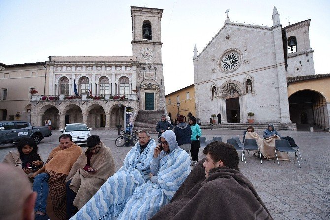 İtalya 6.2’lik depremle sarsıldı: 6 ölü