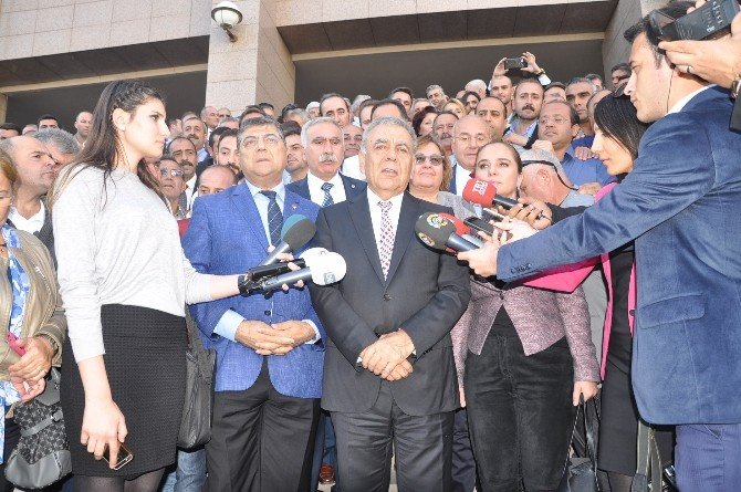 İzmir Büyükşehir Belediyesi davası yine ertelendi