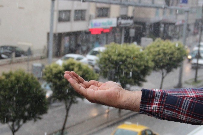 Yaz Yağmuru İzmir’de Hayatı Felç Etti