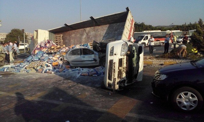 İzmir’de zincirleme trafik kazası: 1’i ağır 10 yaralı
