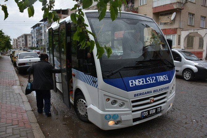 İzmir’de Engelleri Ortadan Kaldıran Taksi