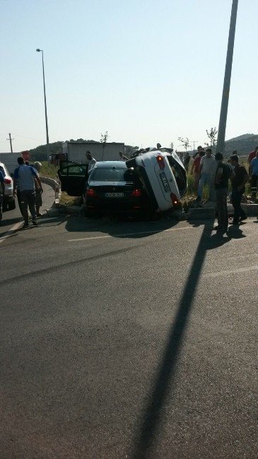 Bergama’da iki otomobil çarpıştı: 1 ölü, 2 yaralı